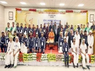 जनजातीय युवा आदान-प्रदान कार्यक्रम में मुख्यमंत्री योगी आदित्यनाथ ने युवाओं को दिया मंत्र, बोले- राष्ट्रधर्म ही सर्वोपरि