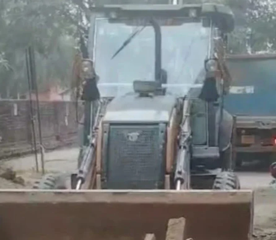 गुरुग्राम DLF Phase-5 में 81 मकानों के सीवर-पानी के कनेक्शन काटे, विरोध के बाजवूद नहीं रूकी कार्रवाई