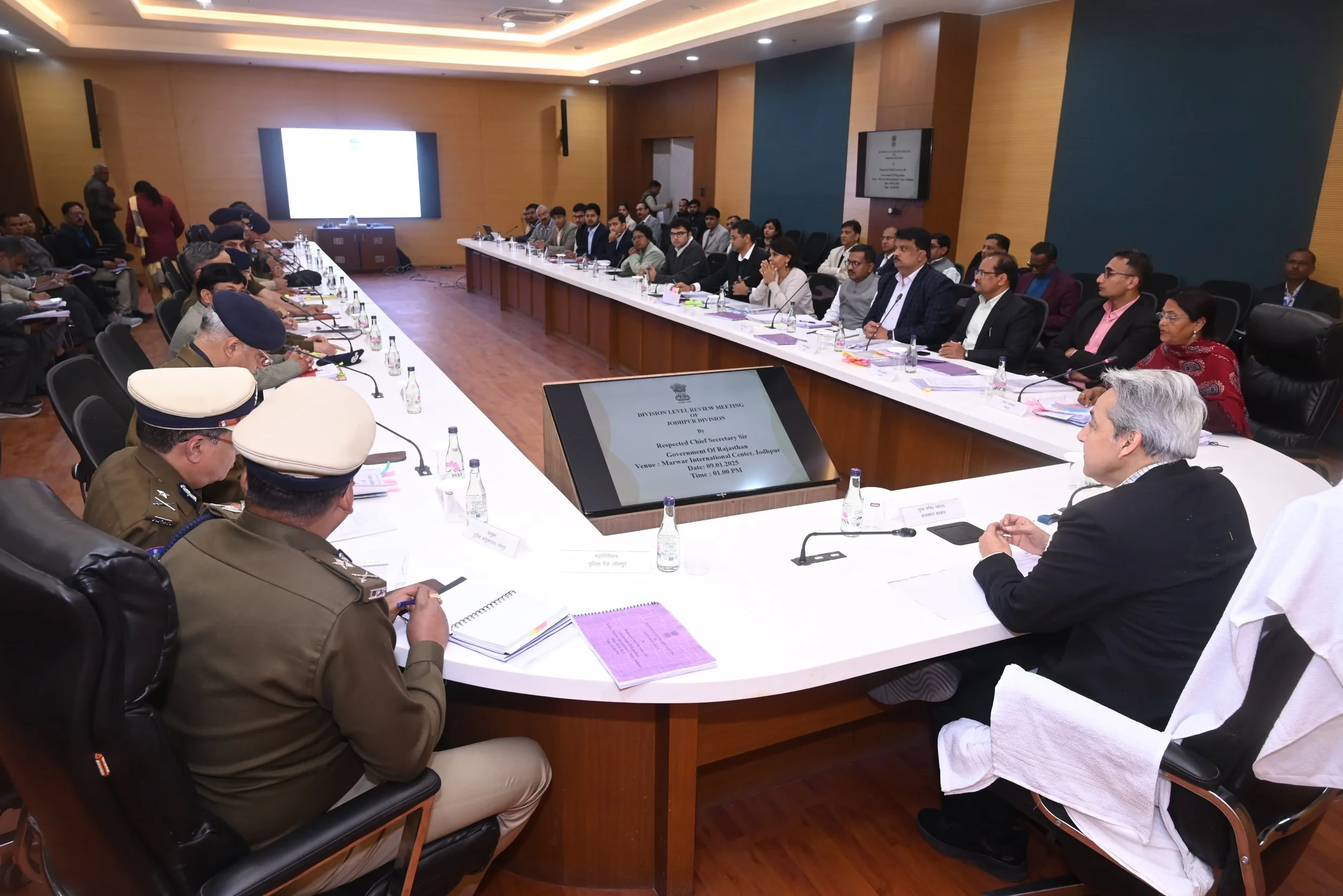 राजस्थान के मुख्य सचिव की समीक्षा बैठक, आम आदमी को राहत पहुंचाना लोकसेवक का प्राथमिक दायित्व