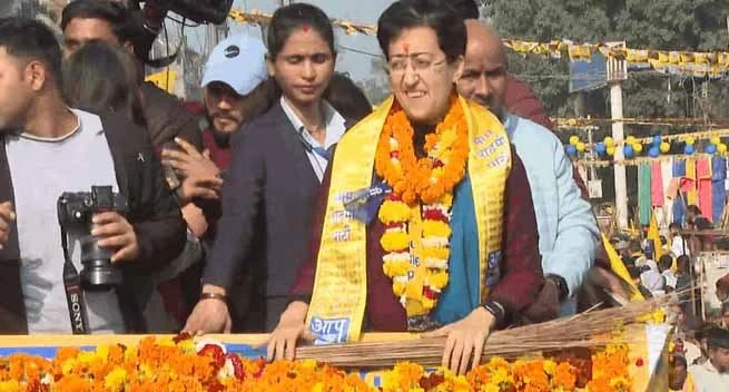 नामांकन से पहले सीएम आतिशी ने रोड शो किया 