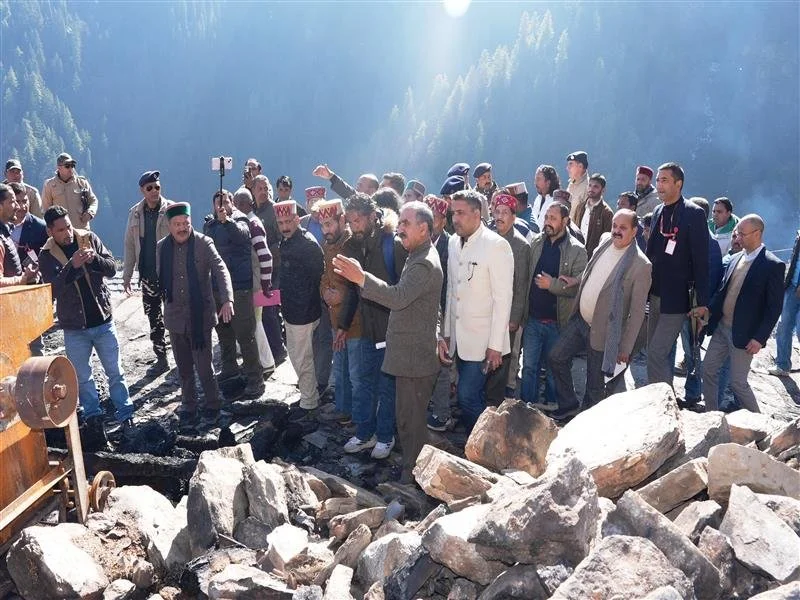 हिमाचल के मुख्यमंत्री ने तांदी में आग से प्रभावित घटनास्थल का दौरा किया