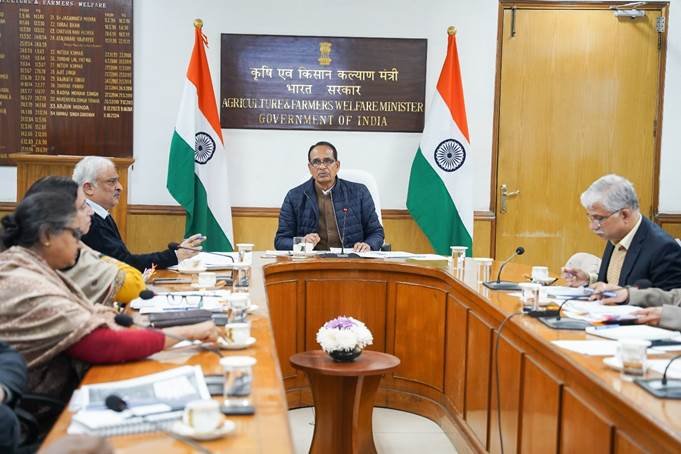 केंद्रीय कृषि मंत्री शिवराज सिंह चौहान ने कृषि मुद्दों पर समीक्षा बैठक की