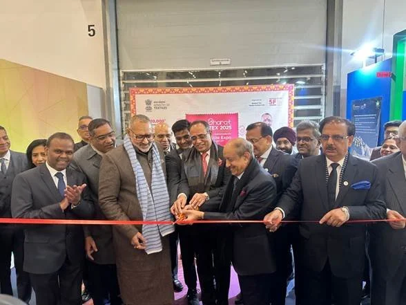 केन्द्रीय कपड़ा मंत्री ने जर्मनी के फ्रैंकफर्ट में हेमटेक्स्टिल 2025 में भारतीय मंडप का उद्घाटन किया