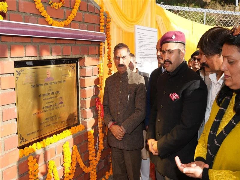 हिमाचल के मुख्यमंत्री ने धर्मशाला शहर की पहली सौर ऊर्जा परियोजना का उद्घाटन किया