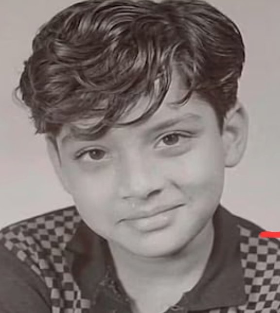 शोले' में निभाया डबल रोल, बड़ा होकर बना एक्टिंग का बाप, बीवी भी है बॉलीवुड की स्टार तो बेटी का भी है दबदबा