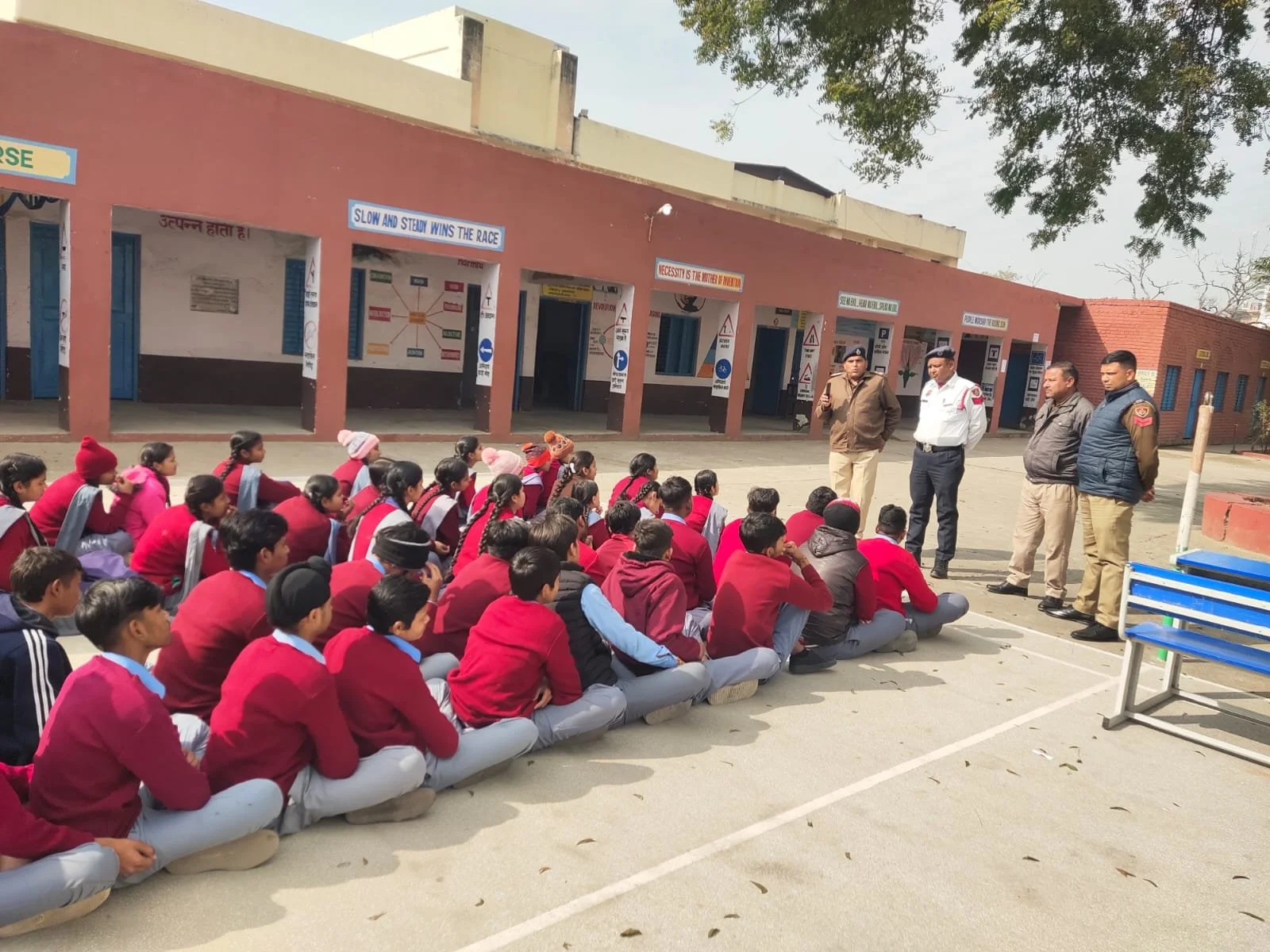 अम्बाला में जागरूकता अभियान चलाकर पढ़ाया जा रहा यातायात नियमों का पाठ