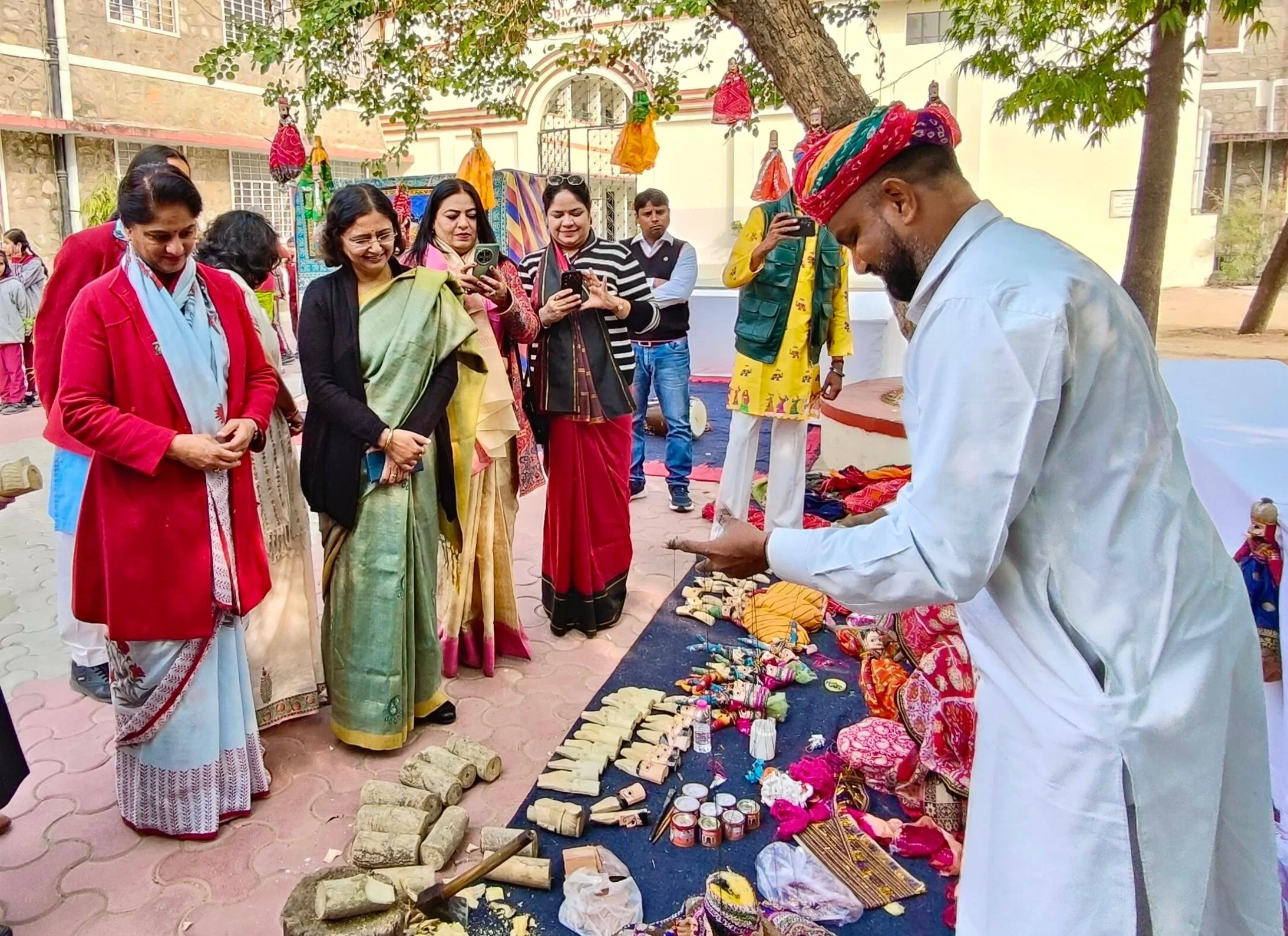 राजस्थान: रेरा अध्यक्ष ने किया 'फॉरगॉटन स्टोरीज' का उद्घाटन, डेल्फिक ने करवाया स्कूली बच्चों को कला-शिल्प से रूबरू