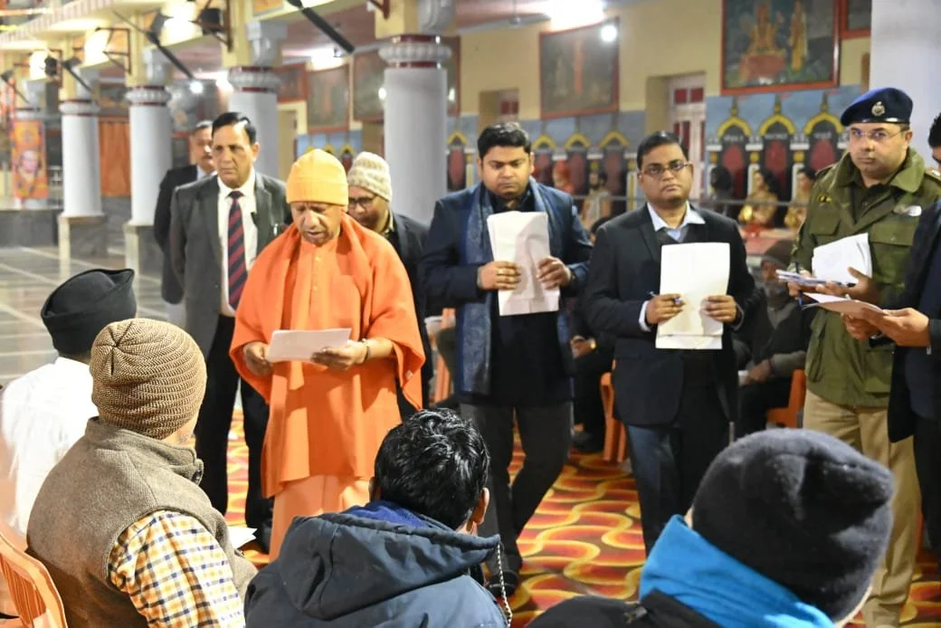 गोरखपुर में मुख्यमंत्री योगी आदित्यनाथ बोले-जनता की समस्याओं पर तत्काल लें एक्शन