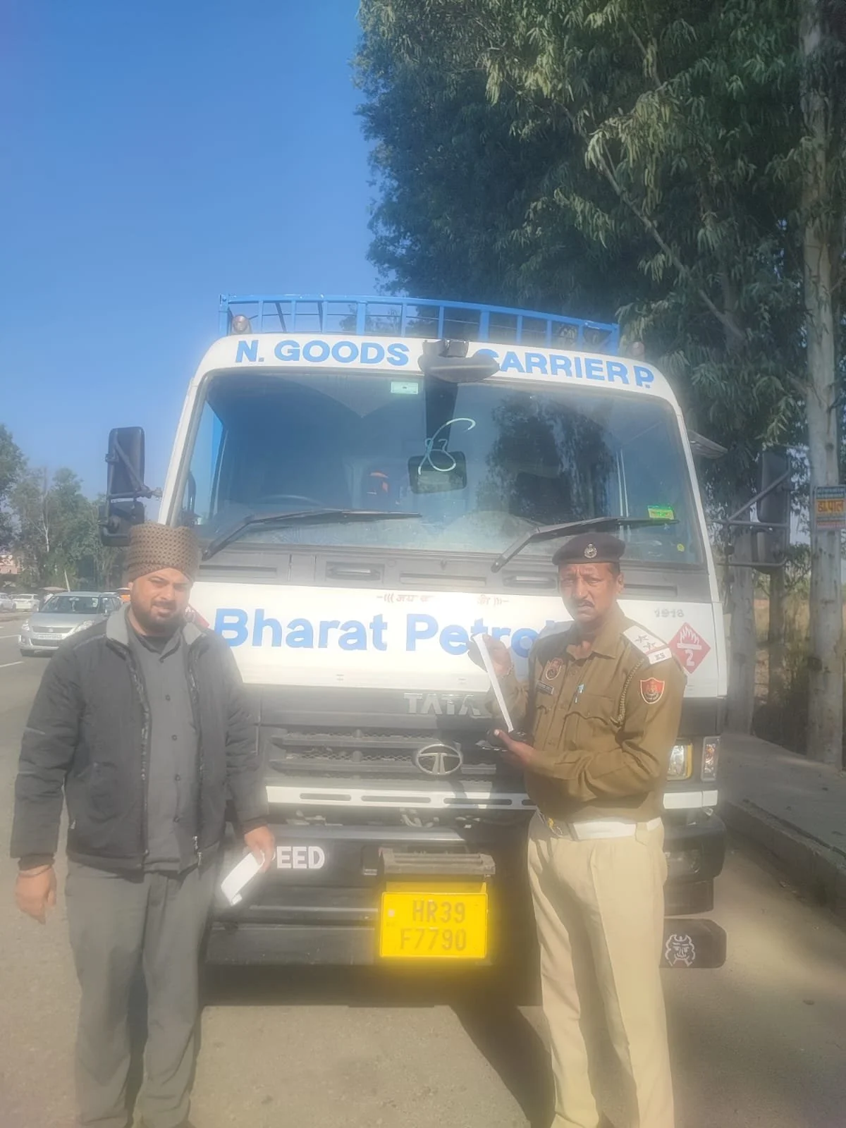 लेन ड्राईविंग (बाँई लेन) के नियमों की उल्लघंना करने पर यातायात पुलिस अम्बाला ने किए 25 भारी वाहनों के चालान