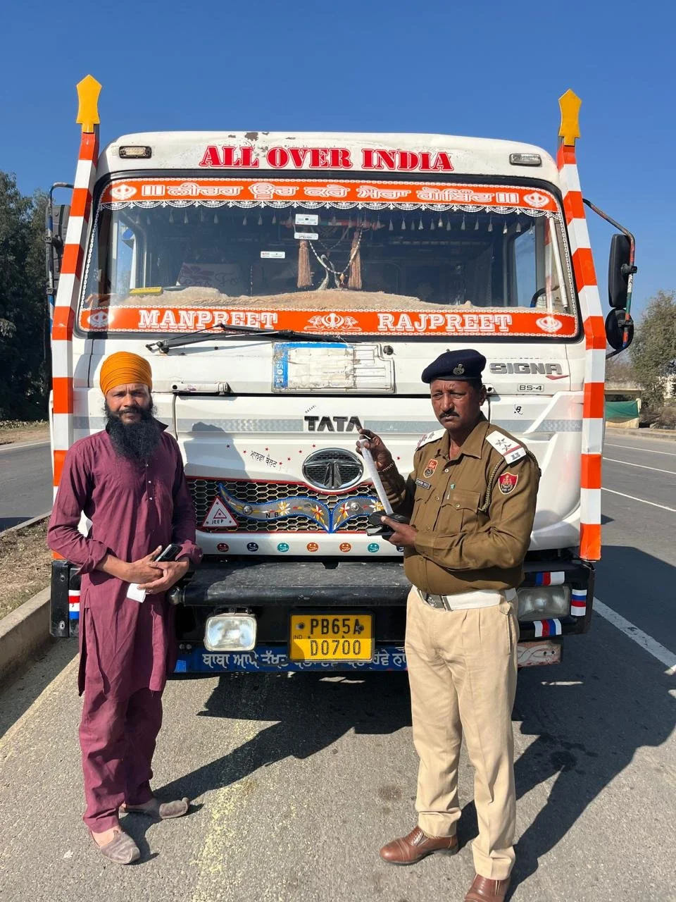 लेन ड्राईविंग (बाँई लेन) के नियमों की उल्लघंना करने पर यातायात पुलिस अम्बाला ने किए 20 भारी वाहनों के चालान