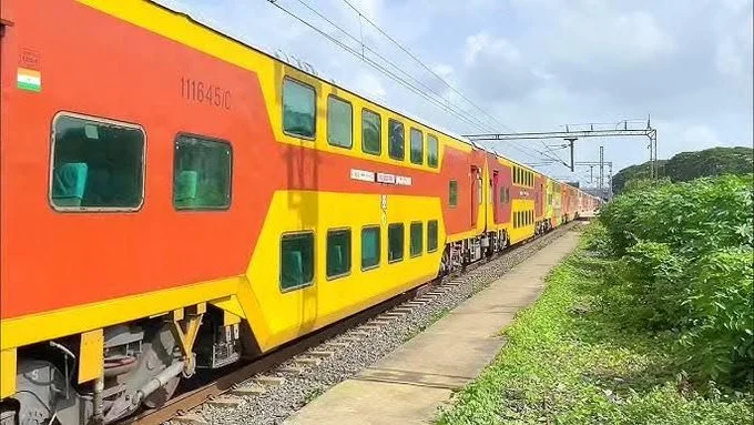 रेलवे की डबल डेकर ट्रेन योजना को प्रधानमंत्री नरेंद्र मोदी की मंजूरी, यात्री और माल की ढुलाई में होगा नया बदलाव