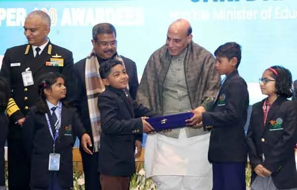 रक्षा मंत्री और शिक्षा मंत्री ने वीर गाथा 4.0 के सुपर-100 विजेताओं को बधाई दी