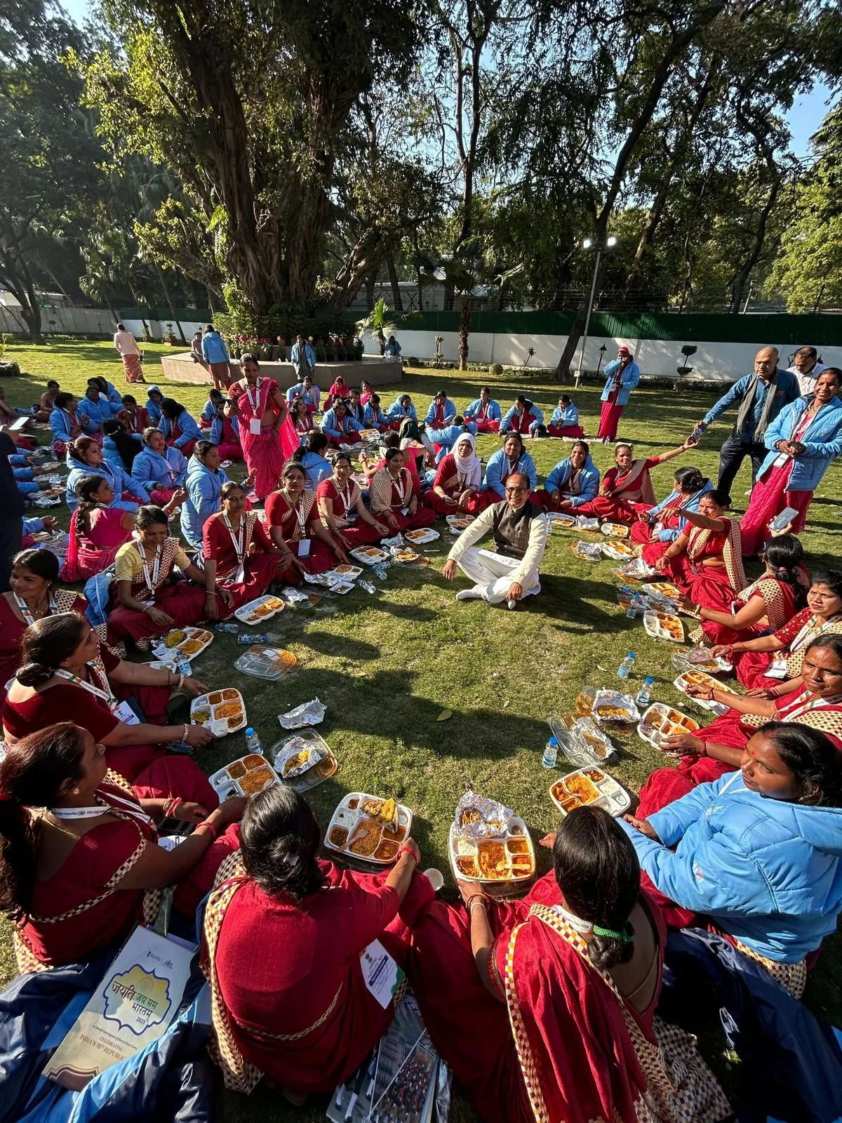 केंद्रीय मंत्री शिवराज सिंह चौहान ने गणतंत्र दिवस समारोह पर मध्य प्रदेश की लखपति दीदियों से किया संवाद