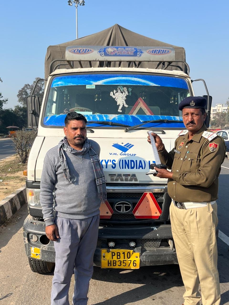 लेन ड्राईविंग (बाँई लेन) के नियमों की उल्लघंना करने पर यातायात पुलिस अम्बाला ने किए 25 भारी वाहनों के चालान