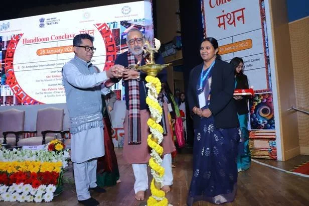 केंद्रीय कपड़ा मंत्री गिरिराज सिंह ने हथकरघा सम्मेलन-मंथन का उद्घाटन किया