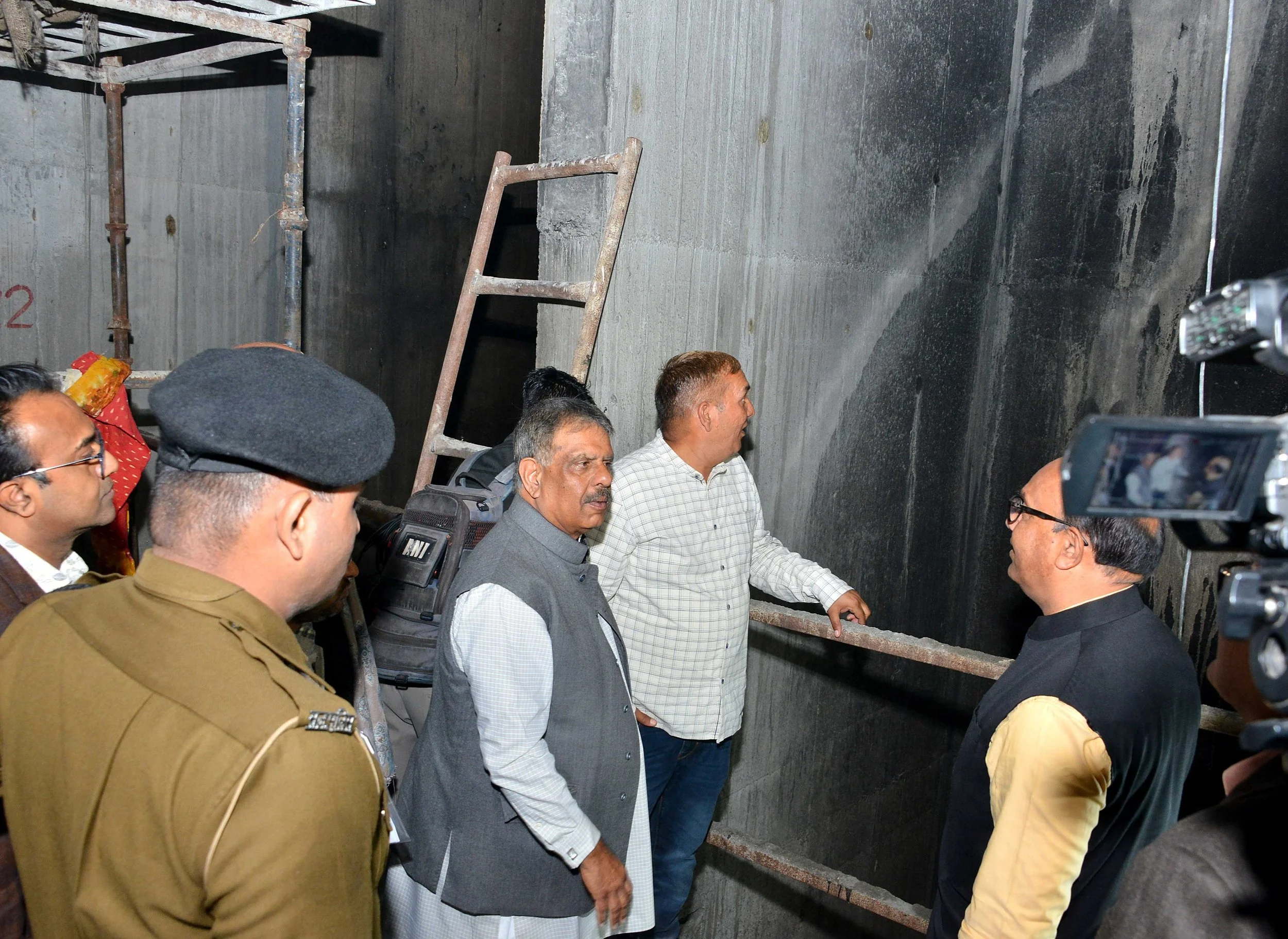 राजस्थान एसएमएस अस्पताल के आयुष्मान टॉवर में आग की घटना, चिकित्सा मंत्री गजेन्द्र सिंह खींवसर  ने घटना स्थल पर जाकर लिया जायजा