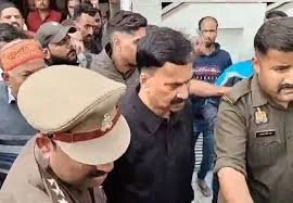 रेप के आरोपों में घिरे सीतापुर के सांसद को प्रेस कांफ्रेंस के बीच पुलिस ने गिरफ्तार किया