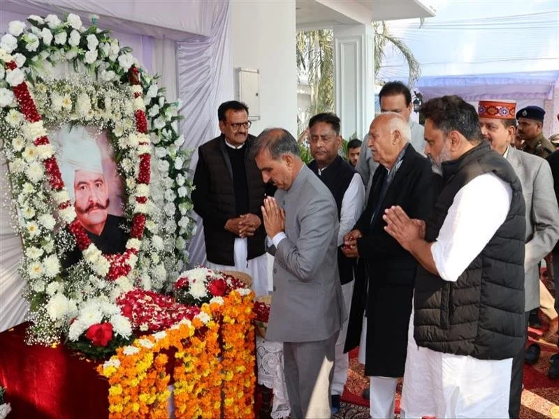 हिमाचल के मुख्यमंत्री ने पूर्व मंत्री सुजान सिंह पठानिया की पुण्यतिथि पर श्रद्धाजंलि अर्पित की