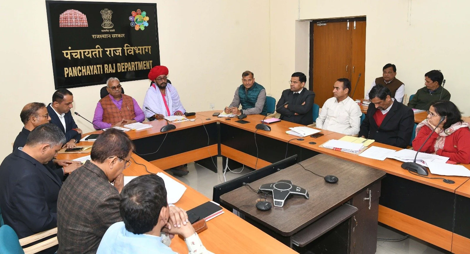 राजस्थान पंचायती राज विभाग की समीक्षा बैठक,हर पंचायत की साफ-सफाई प्रतिदिन हो,अधिकारी गावों में रात्रि विश्राम करें-पंचायती राज मंत्री मदन दिलावर