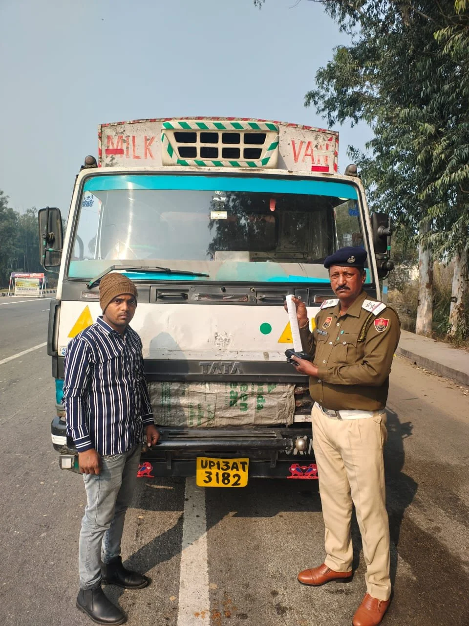 लेन ड्राईविंग (बाँई लेन) के नियमों की उल्लघंना करने पर यातायात पुलिस अम्बाला ने किए 27 भारी वाहनों के चालान