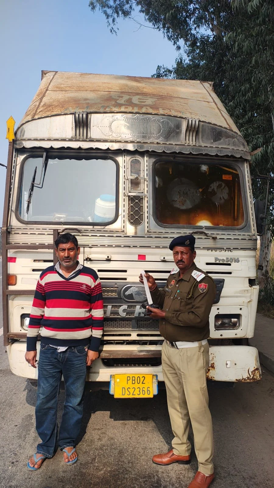 अम्बाला: लेन ड्राईविंग (बाँई लेन) के नियमों की उल्लघंना करने पर यातायात पुलिस अम्बाला ने किए 32 भारी वाहनों के चालान