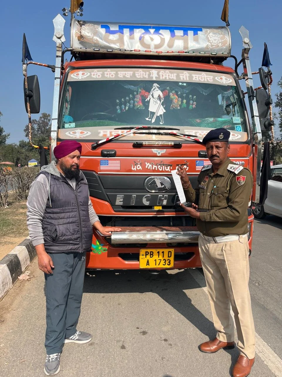 अम्बाला: लेन ड्राईविंग (बाँई लेन) के नियमों की उल्लघंना करने पर यातायात पुलिस अम्बाला ने किए 16 भारी वाहनों के चालान