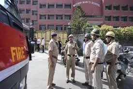  दिल्ली-एनसीआर के स्कूलों में एक बार फिर बम होने की सूचना, पुलिस ने शुरू की छानबीन