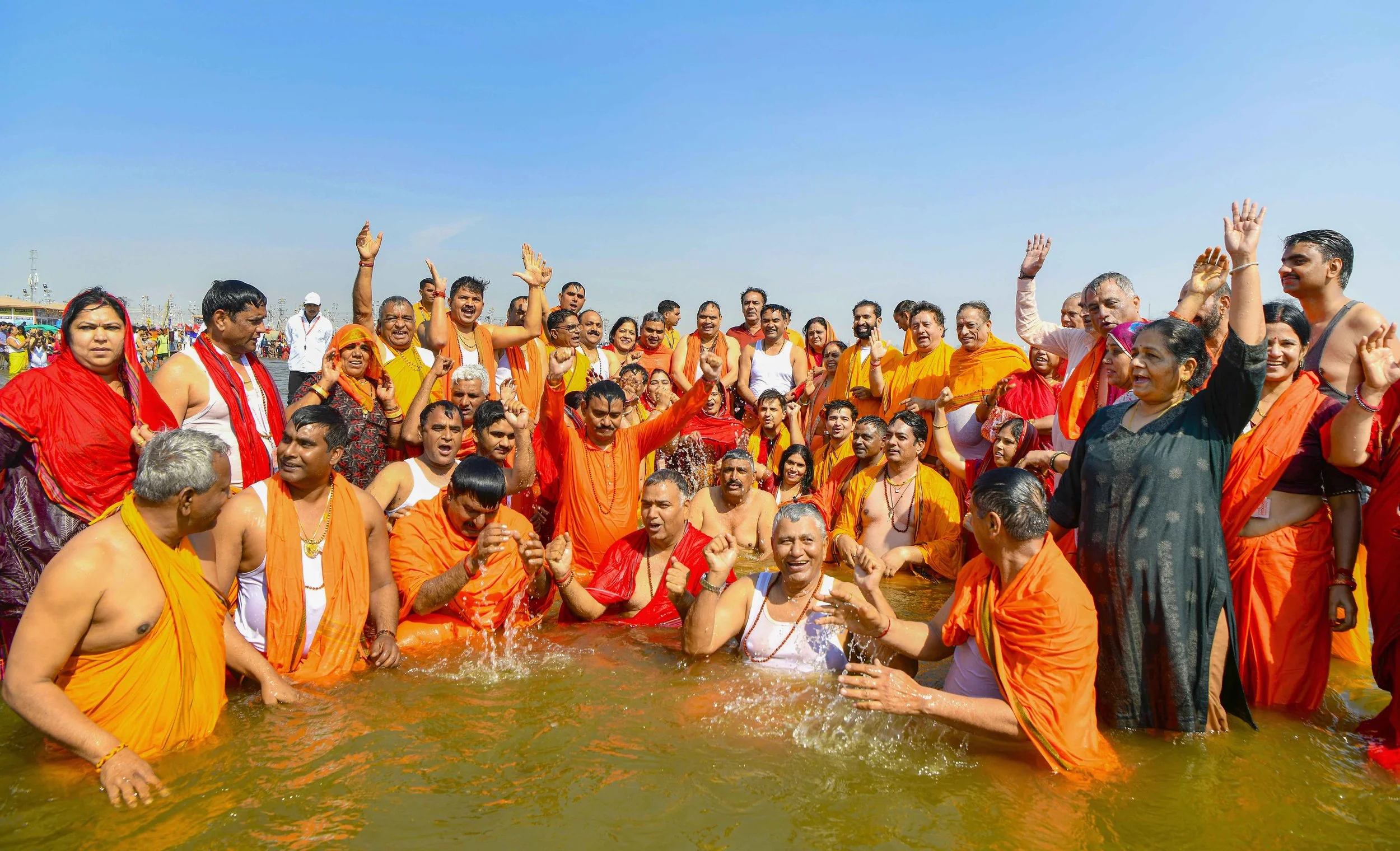 राजस्थान के मुख्यमंत्री श्री भजनलाल शर्मा ने मंत्रिपरिषद्, सांसदों व विधायकों के साथ प्रयागराज के महाकुंभ में लगाई डुबकी
