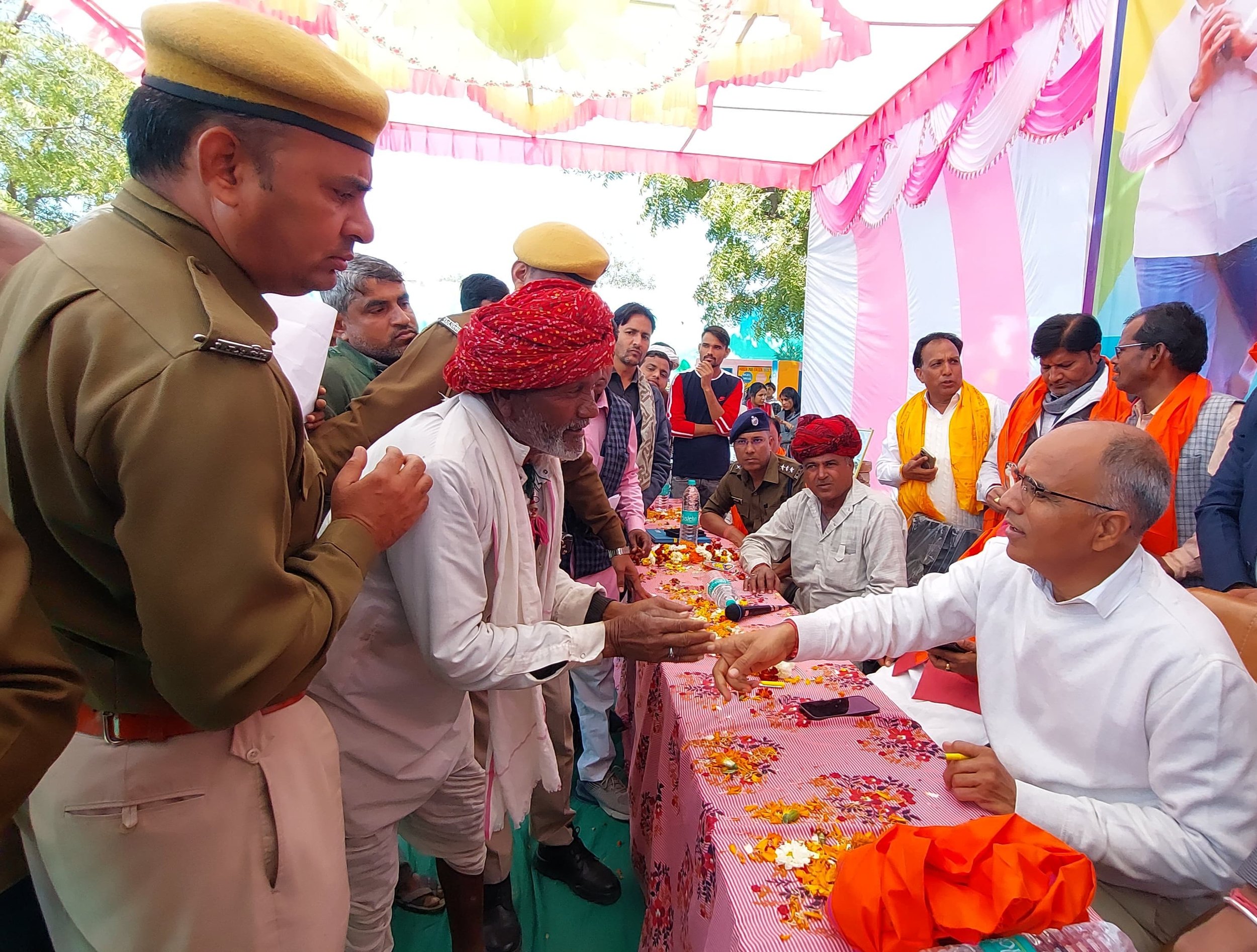 राजस्थान: ''जनप्रतिनिधि आपके द्वार'' —ग्रामीणों की समस्याओं के समाधान एवं आधारभूत विकास में कोई कमी नहीं छोड़ी जाएगी- जलदाय मंत्री कन्हैया लाल चौधरी