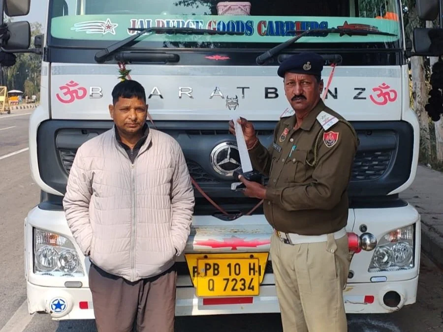 लेन ड्राईविंग (बाँई लेन) के नियमों की उल्लघंना करने पर यातायात पुलिस अम्बाला ने किए 16 भारी वाहनों के चालान