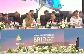 रक्षा सचिव ने एयरो इंडिया 2025 में कई रक्षा प्रतिनिधिमंडलों से भेंट की