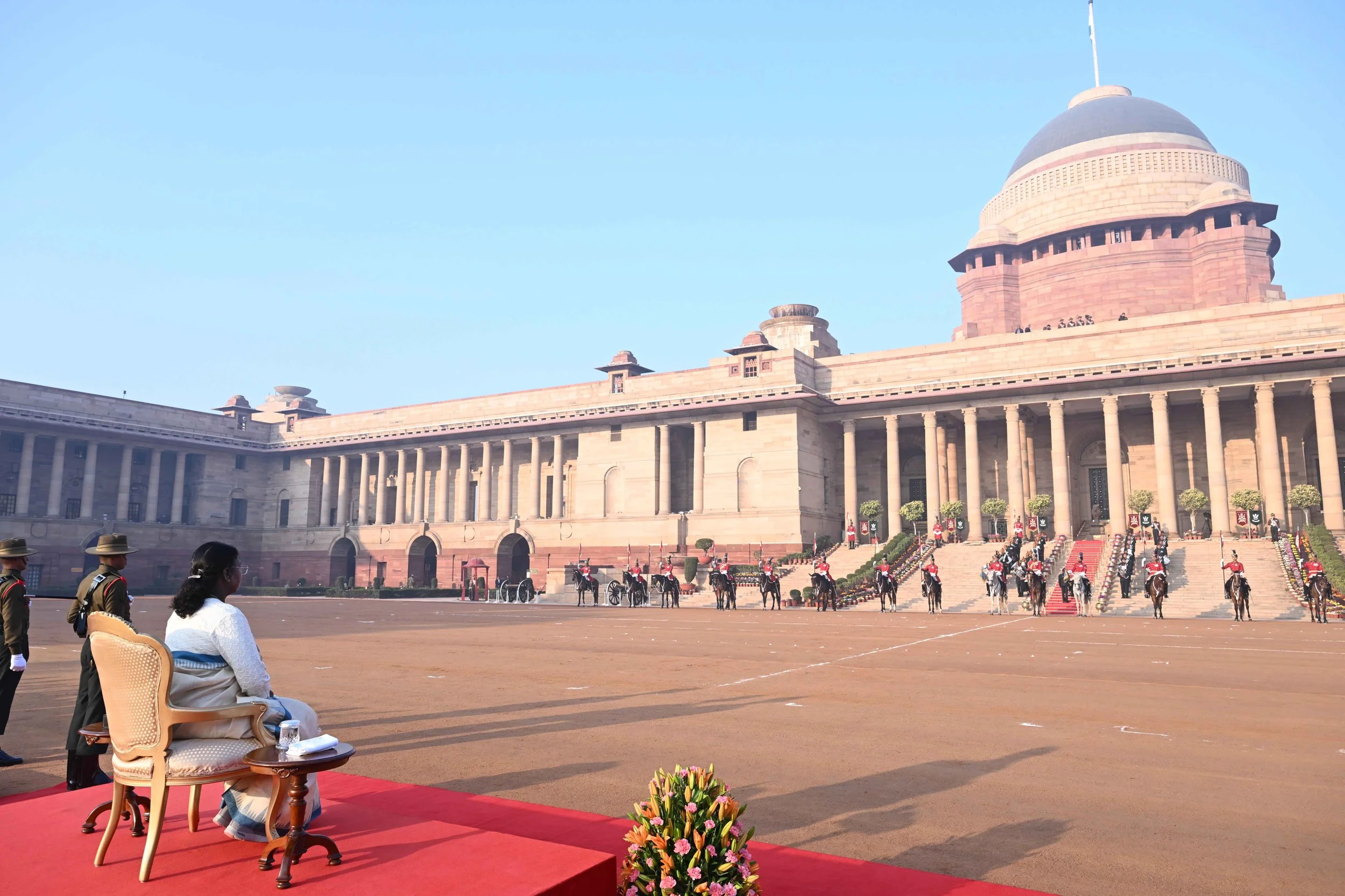 भारत की राष्ट्रपति ने नए प्रारूप में गार्ड परिवर्तित समारोह देखा