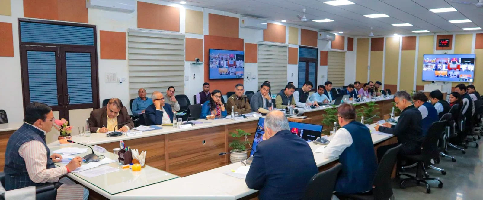 जयपुर संभाग के विकास कार्यों की समीक्षा बैठक, आमजन को मिले निर्बाध पानी-बिजली, जिला कलक्टर की होगी जिम्मेदारी: मुख्यमंत्री श्री भजनलाल शर्मा