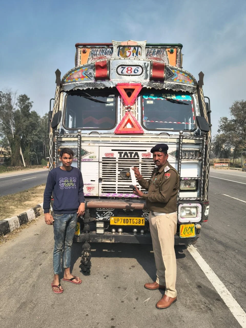 अम्बाला पुलिस ने बाईं लेन में नहीं चलने वाले 28 भारी वाहनों के चालान किए 