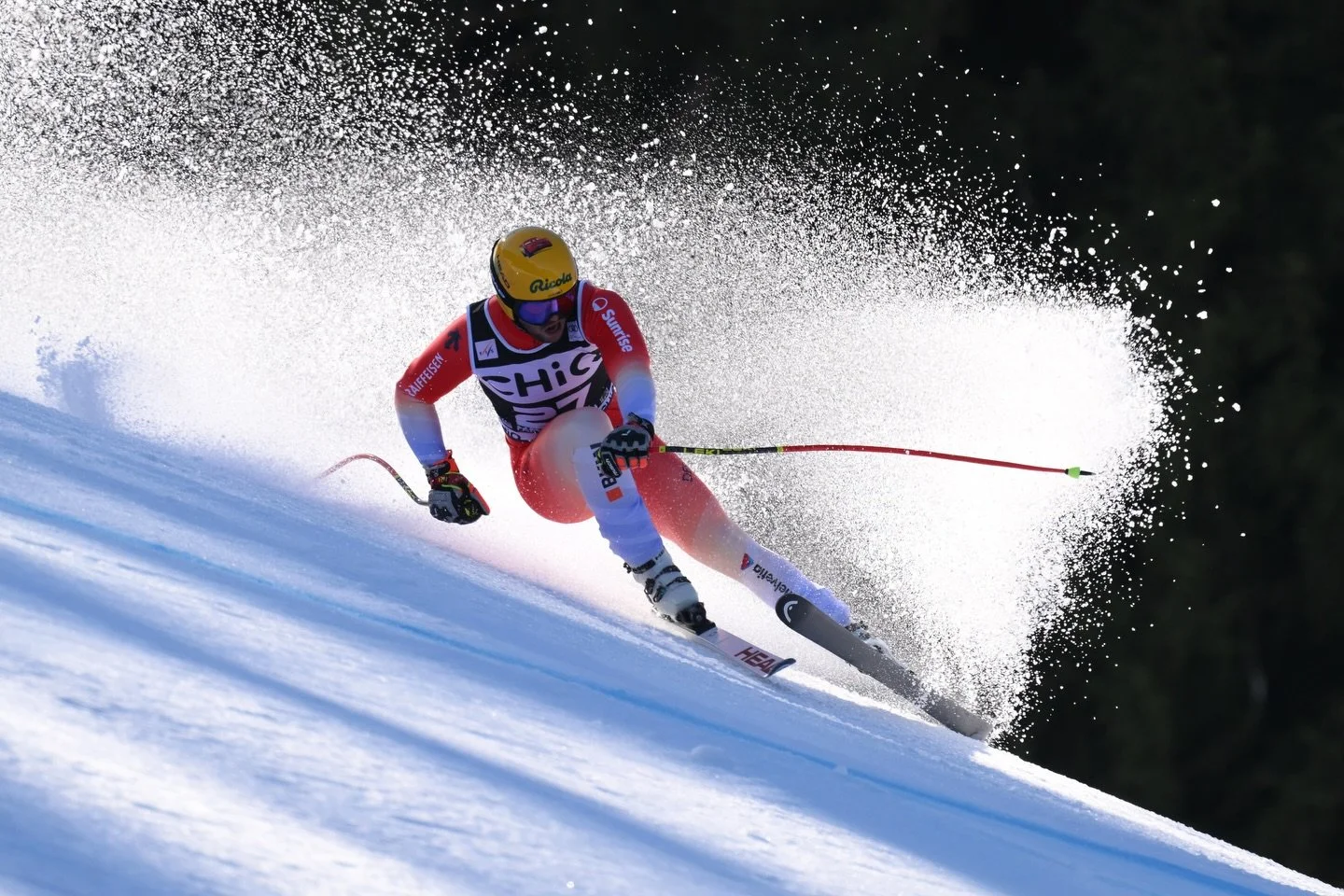 Day 8736 of trying to find my outside ski in salty conditions🤓

Not happy with my skiing on an amazing swiss day🇨🇭
Congrats boys!🔥 
@marcoodermatt @alexis_monney @stefanrogentin 

New chance in tomorrows SuperG🤟🏽
#vamos #aussenskiistchef 

@sun