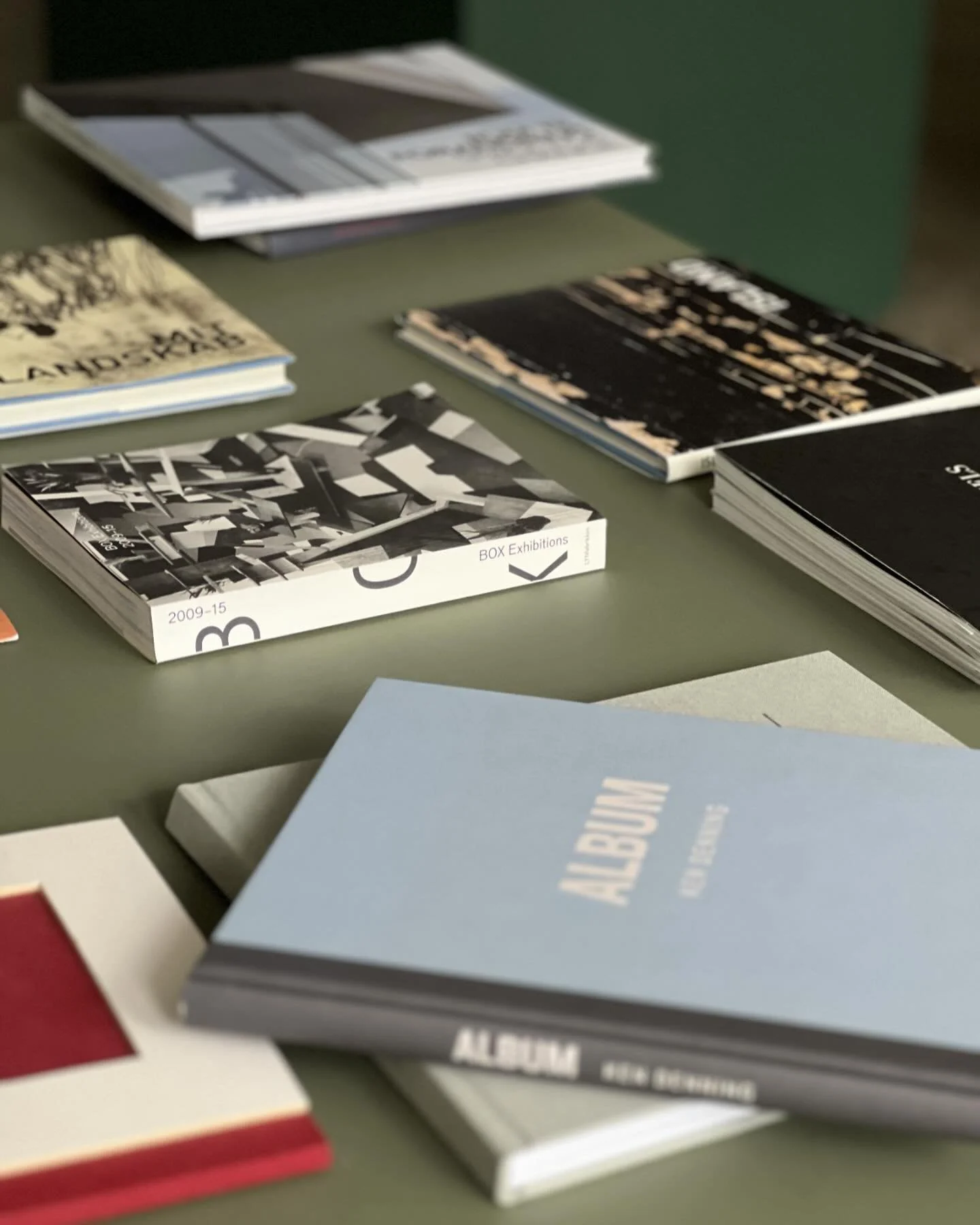 F&oslash;r vi startede samarbejdet i The Book Project, har Stine Sandahl, Kirstine Mengel og Ida Relsted deltaget i en lang r&aelig;kke bogudgivelser. Ofte b&oslash;ger om kunst eller arkitektur.

Her er det blandt andre b&oslash;ger &ldquo;BOX Exhib