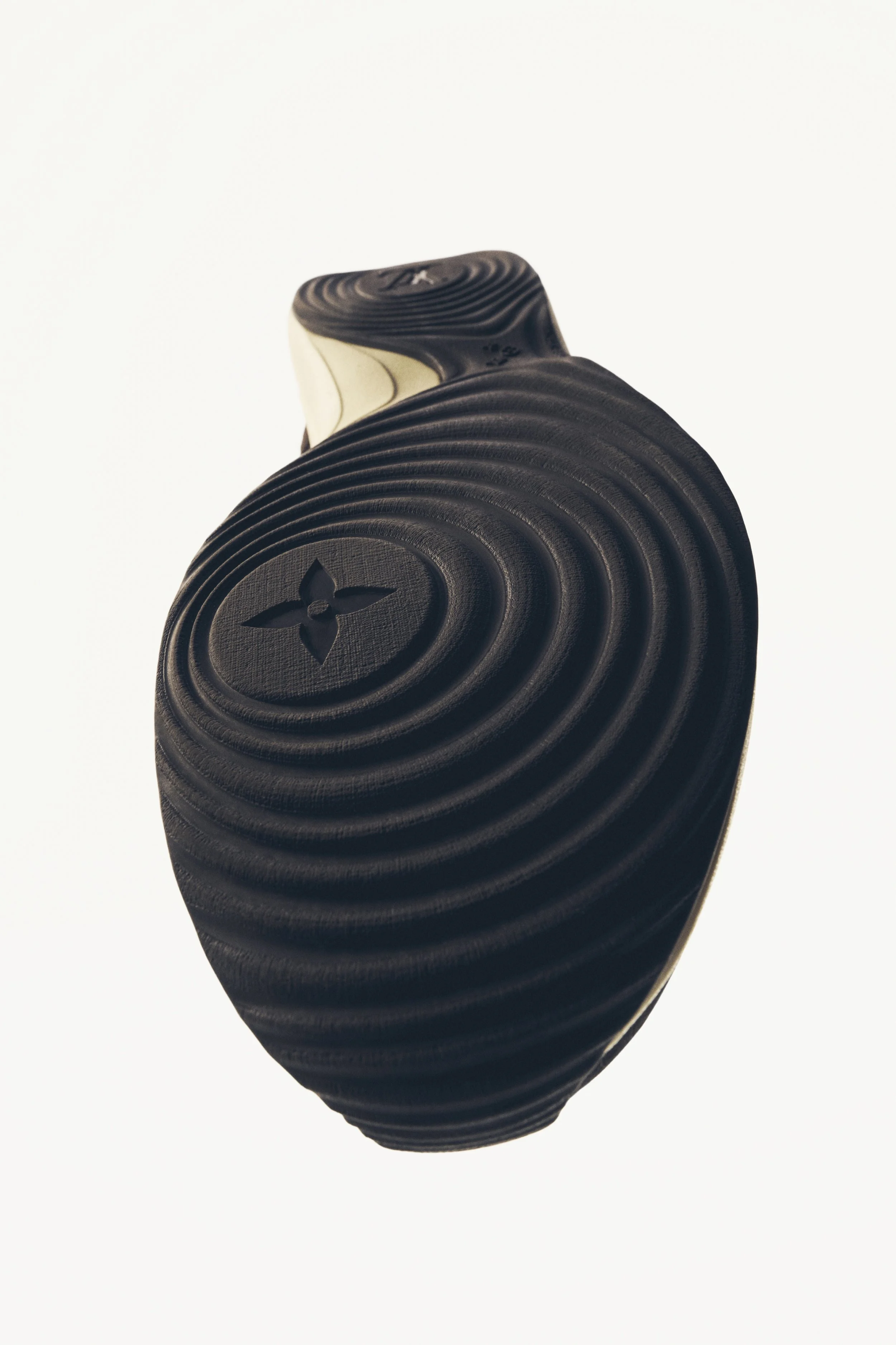 LV_DROP_300_AW26_04_06012026_0235_C.jpg