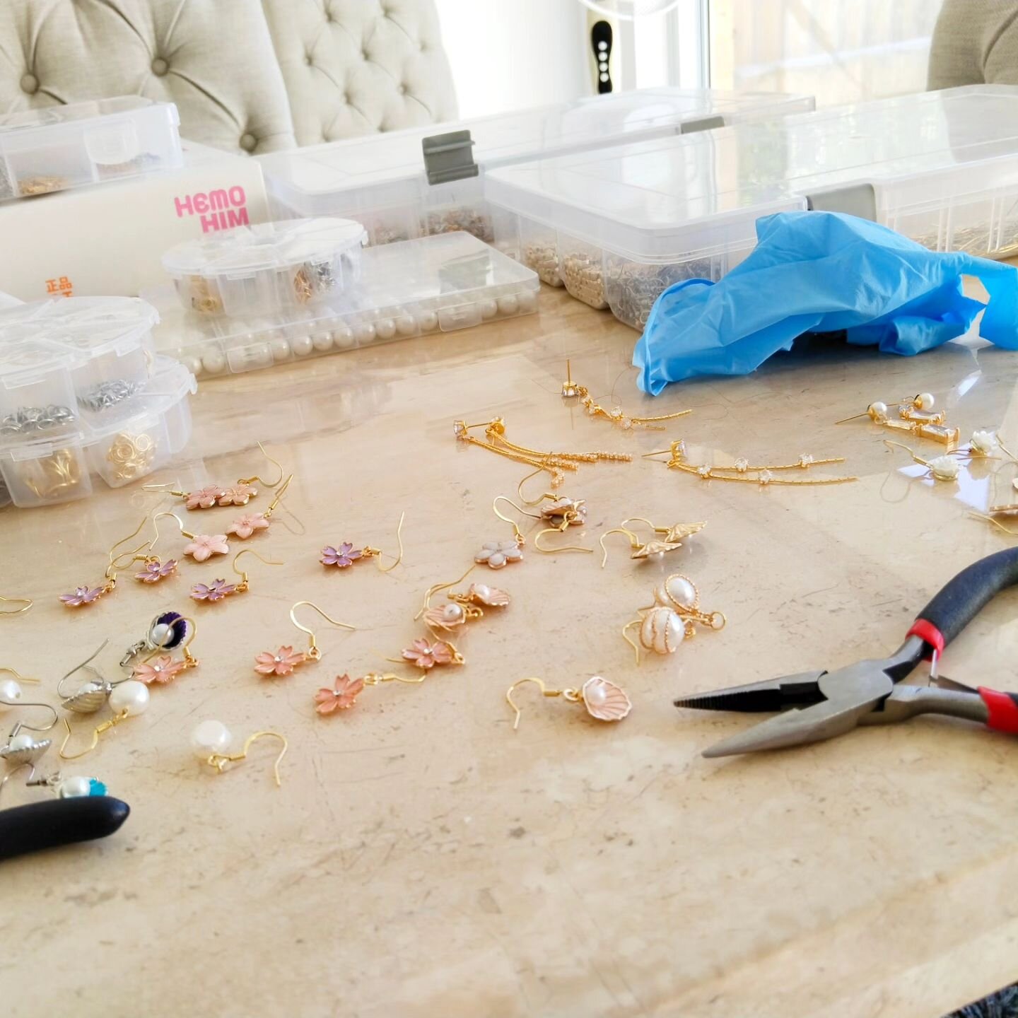 Been busy, haven't we? 😂 This year Rach&amp;Bec will be reinforcing our minimal yet so beautiful earrings, and we'll be showing you more necklaces and bracelets (which are yet to be made!!!)

 

 

.

.

.

.

#handmadejewelry #handmade #happynewyea