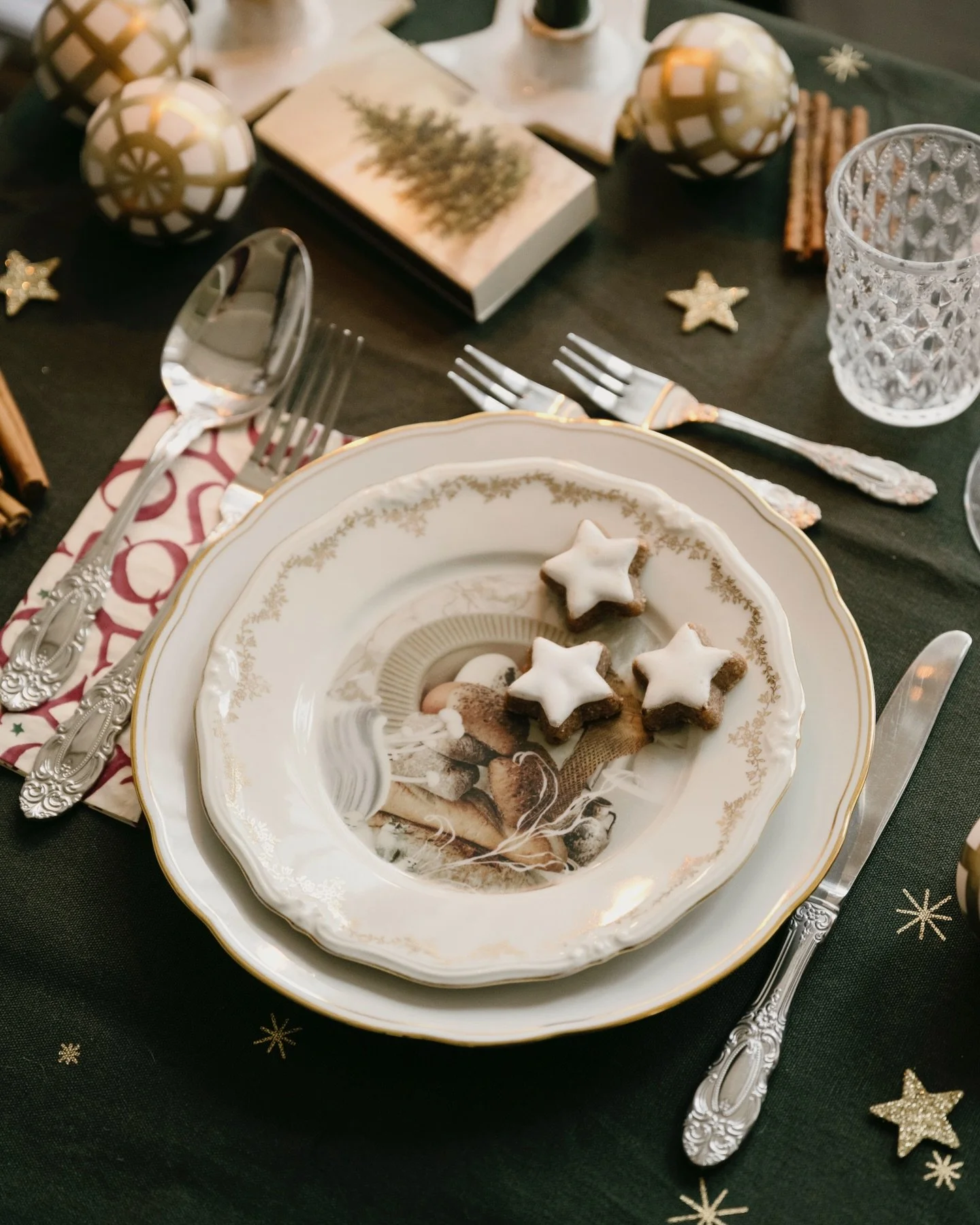 At the edge of Lake Zug, where hills meet the water and evening light turns gold, lies Restaurant Sternen in Walchwil, where tradition and creativity share the same table. ✨

Together with head chef No&eacute;mie Bernard, I created a small collection