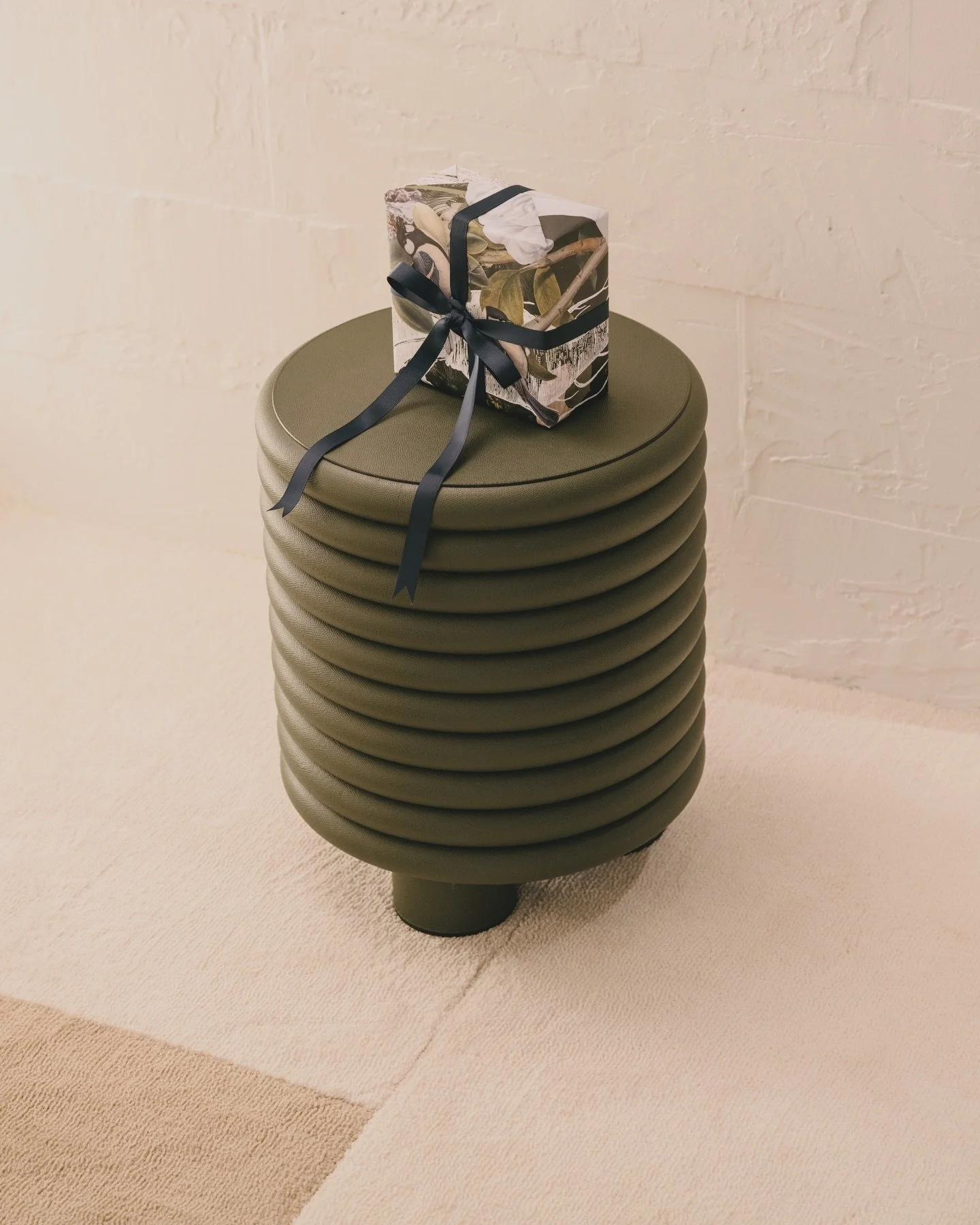 There is a strange kind of feeling when everything around you kind of looks the same.

Imagine, there are nine gifts on the table. And on them - most probably - stripes, dots, florals, stars, balloons, hearts... The same handful of patterns, printed 