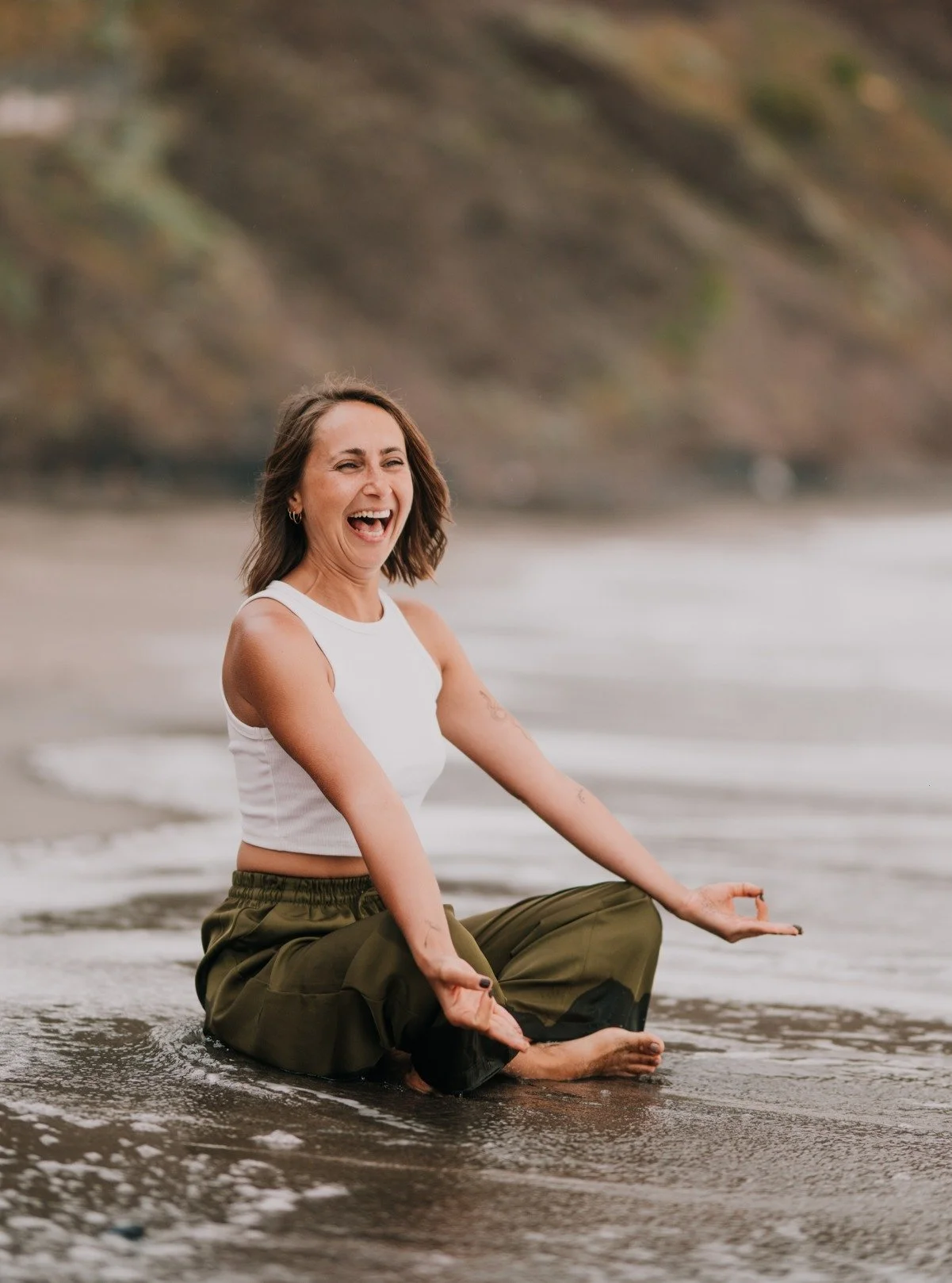 𝐘𝐨𝐠𝐚 𝐢𝐬𝐧&rsquo;𝐭 𝐣𝐮𝐬𝐭 𝐚𝐛𝐨𝐮𝐭 𝐝𝐢𝐬𝐜𝐢𝐩𝐥𝐢𝐧𝐞, 𝐚𝐥𝐢𝐠𝐧𝐦𝐞𝐧𝐭, 𝐨𝐫 𝐪𝐮𝐢𝐞𝐭 𝐝𝐞𝐯𝐨𝐭𝐢𝐨𝐧. 𝐈𝐭&rsquo;𝐬 𝐚𝐥𝐬𝐨 𝐚𝐛𝐨𝐮𝐭 𝐣𝐨𝐲. 𝐀𝐛𝐨𝐮𝐭 𝐥𝐚𝐮𝐠𝐡𝐭𝐞𝐫. 𝐀𝐛𝐨𝐮𝐭 𝐛𝐞𝐢𝐧𝐠 𝐟𝐮𝐥𝐥𝐲 𝐚𝐥𝐢𝐯𝐞.

Sometimes th