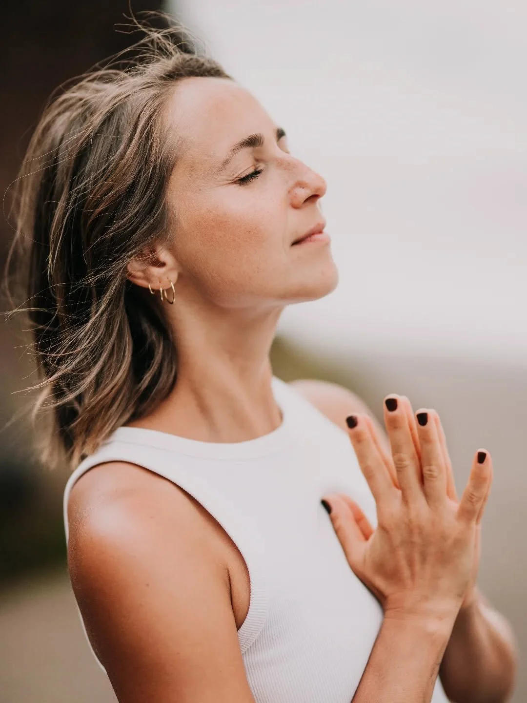 Gratitude shifts the way the brain processes experience ✨

When awareness turns toward what is rather than what&rsquo;s missing, the nervous system moves into a calmer state.

Research shows that gratitude activates regions linked to emotional regula