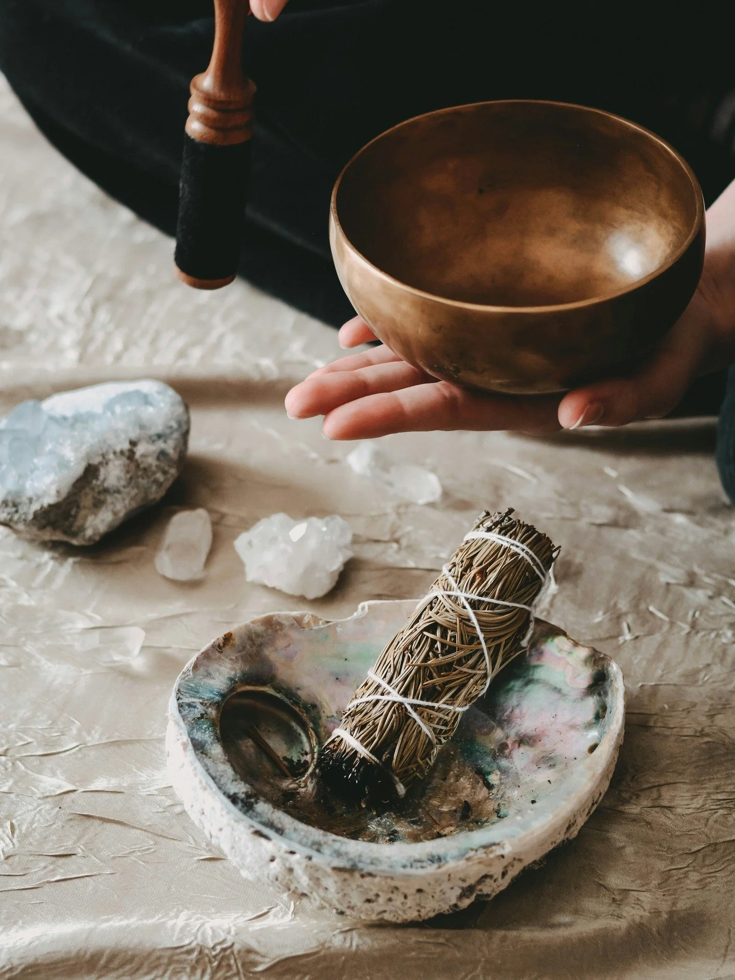 ✨ Jahresausklang ✨

Sanfte Yoga&uuml;bungen, Meditation, Journaling &amp; eine w&auml;rmende Chai Ceremony. 🌿

Ein Moment zum Innehalten, Loslassen und Klarheit finden, bevor wir mit offenem Herzen in 2026 starten. 🕊️

📅 28.12.2025 in Hamburg, Ott