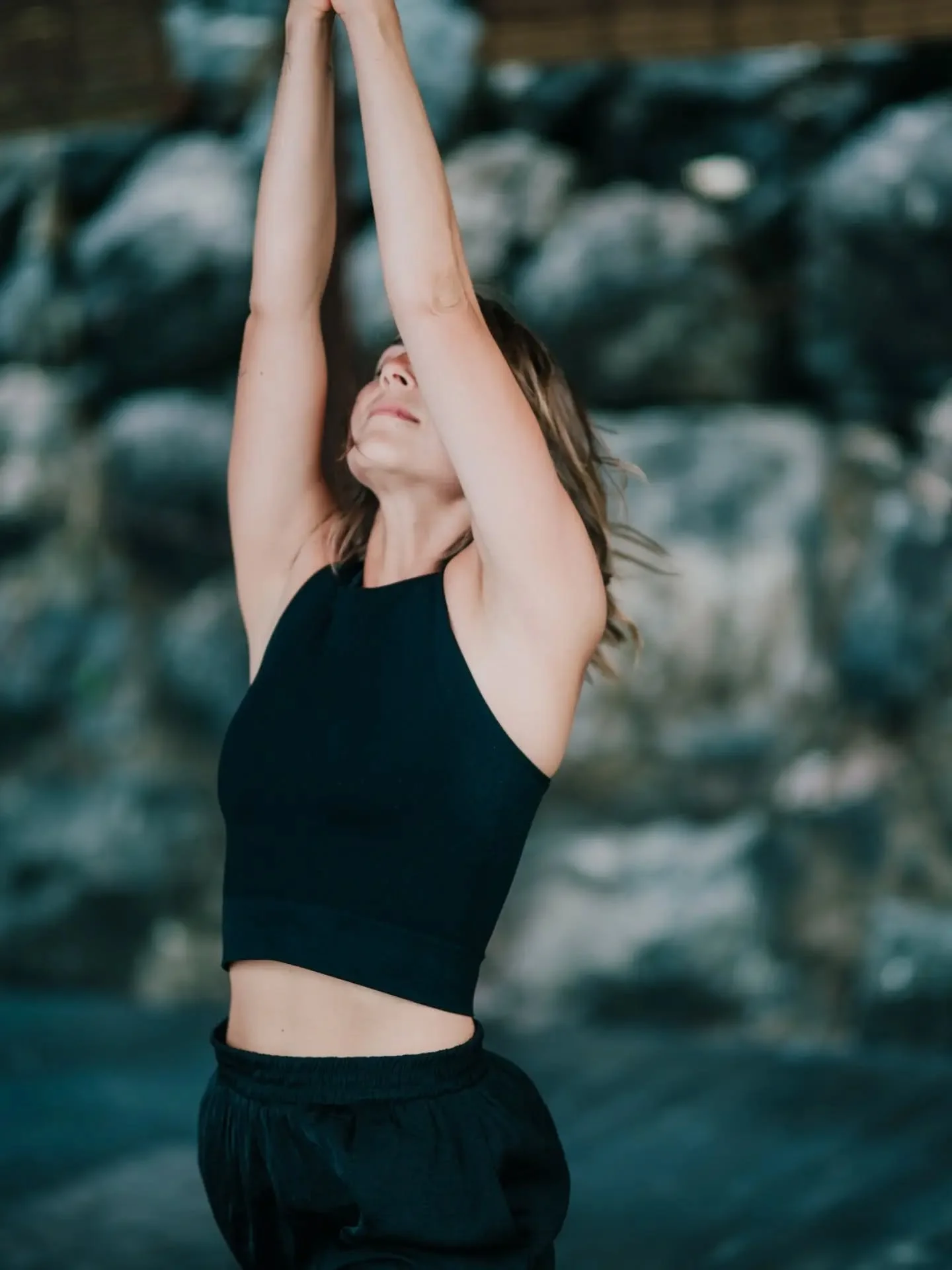 What if we simply shift the perspective? ✨

The same challenge can look completely different depending on where we stand. From one angle it feels heavy: anxious, threatening, overwhelming. From another, it feels like an invitation, something to get e