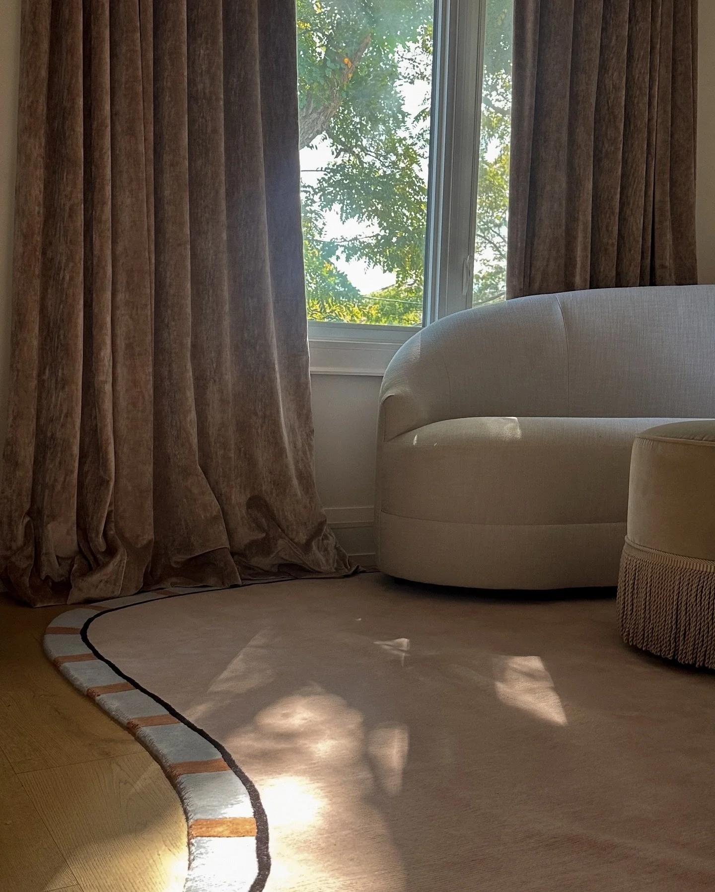 Details

Rug @giada__studio 
Drapery @draperiesunlimited1