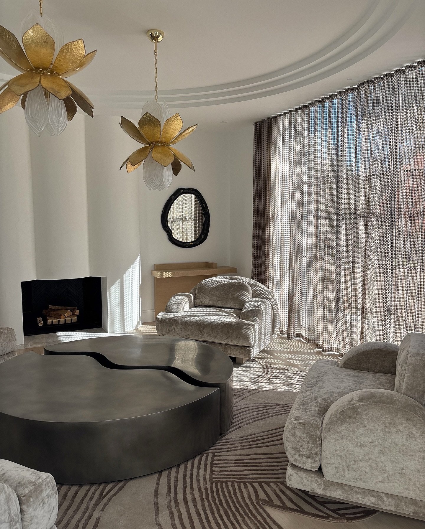 Pre-styled 

@kravet1918 M&eacute;taphores drapery