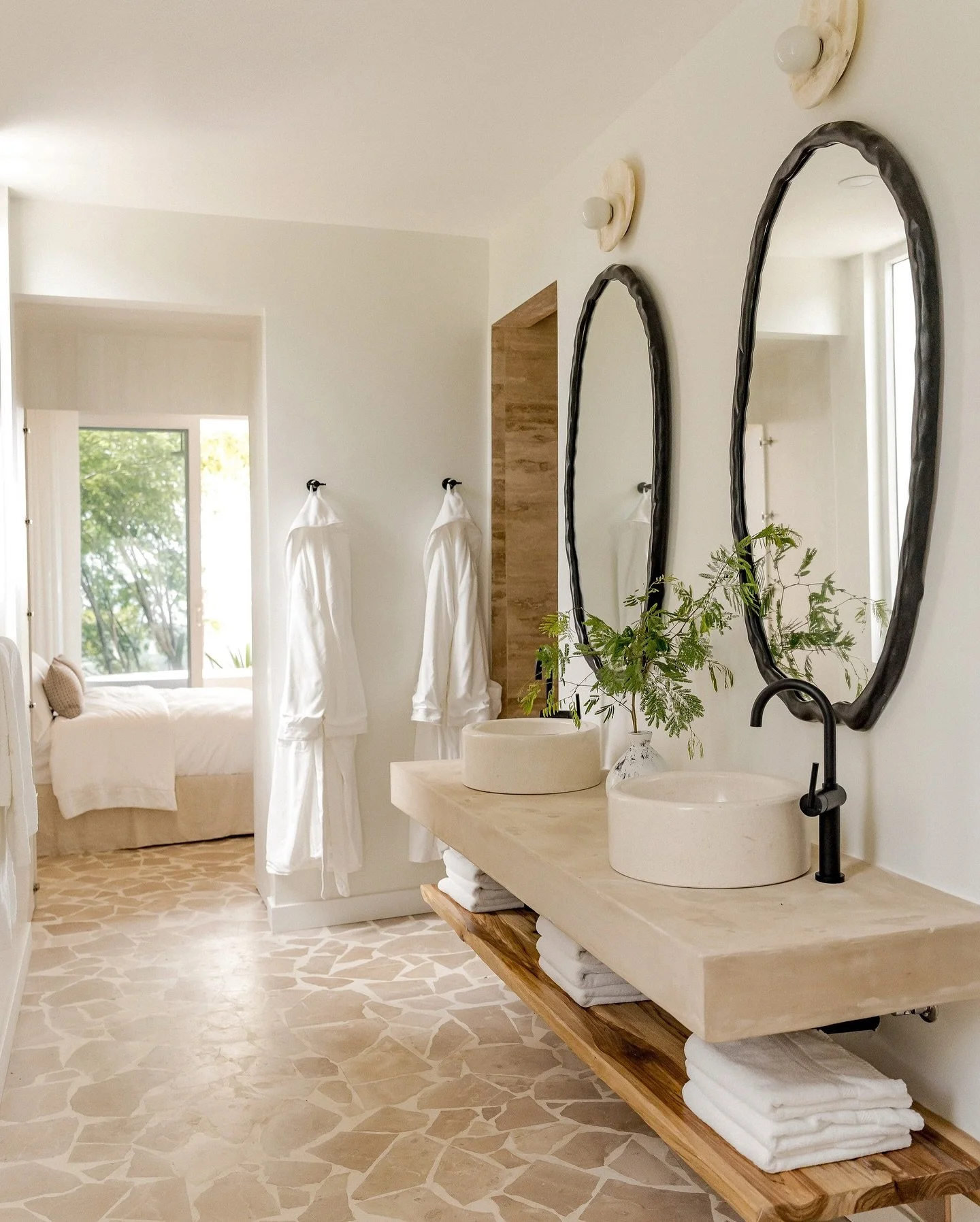 Throwing this out there for all our new followers. Did you know we designed @casamoradacr in collaboration with @izenarchitecture 
 
Tucked in the hills of Costa Rica, it&rsquo;s a space made for everyone - families, couples and friends. 

We still h