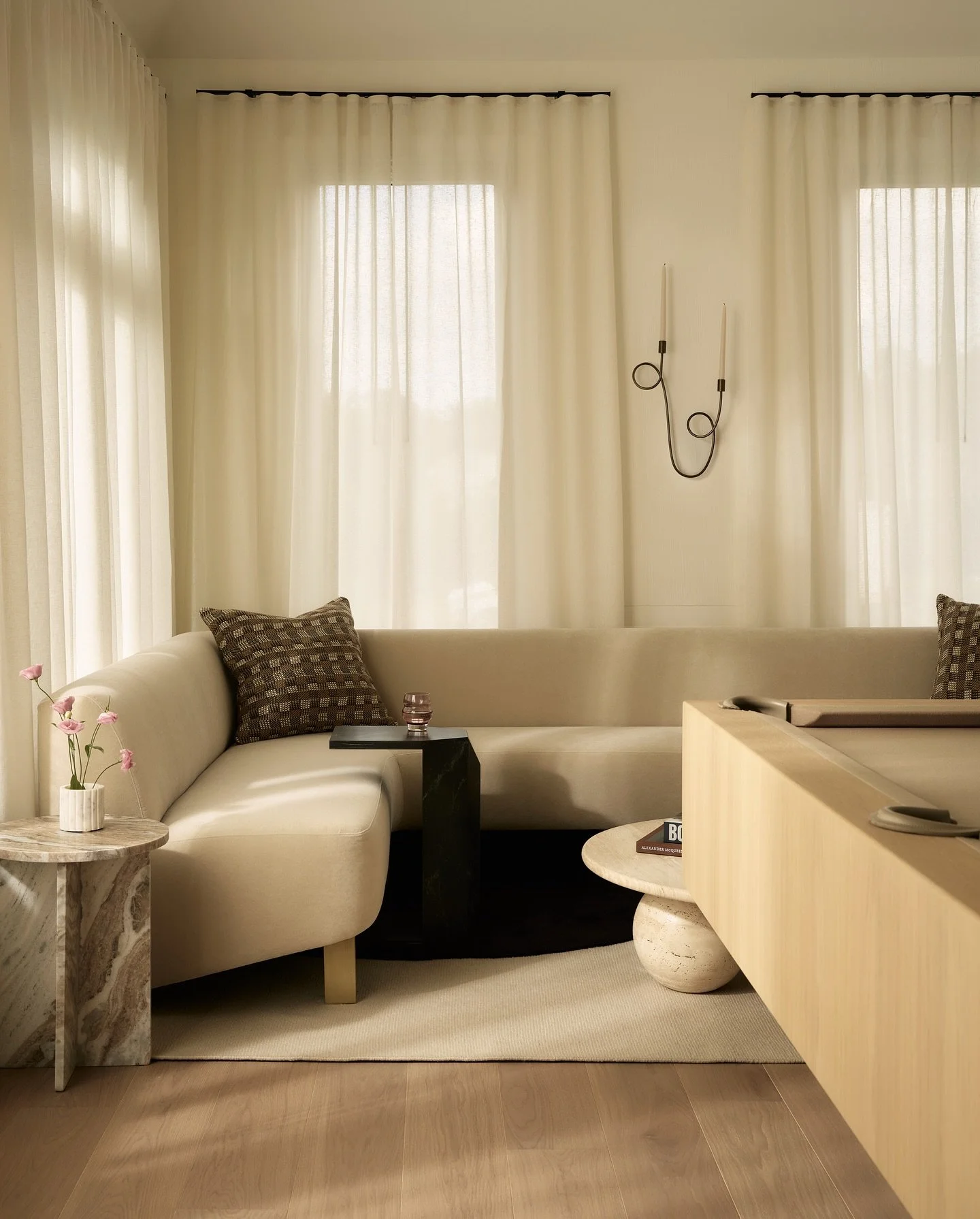 A different view of our lounge, still wrapped in soft hues, sunlit warmth and subtle sophistication. 

Photographed by @patrickbiller