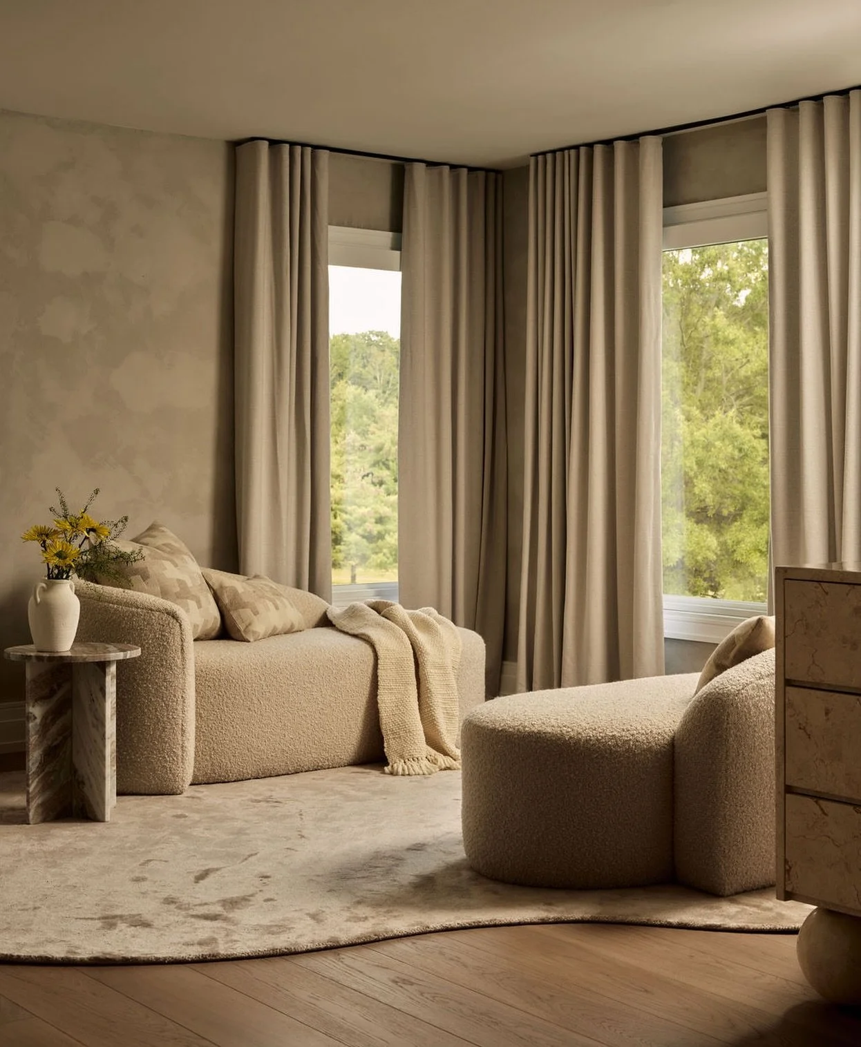 Nothing better than a bedroom that&rsquo;s cozy and chic

Photographed by @patrickbiller in collaboration with @donnadotan