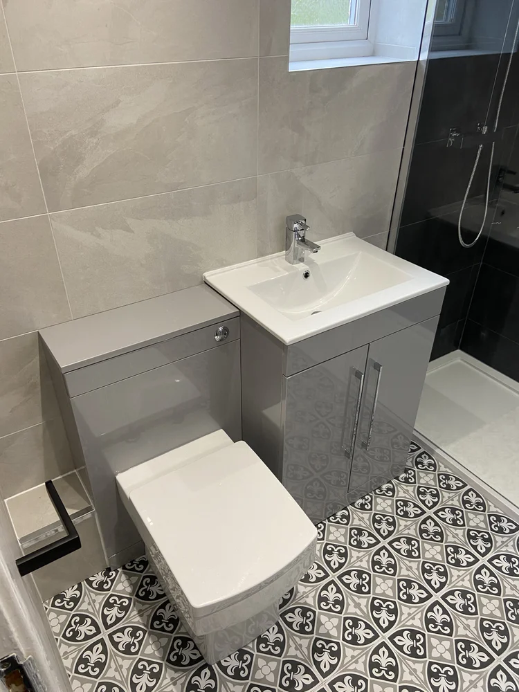 Tiled bathroom installation, photograph 82